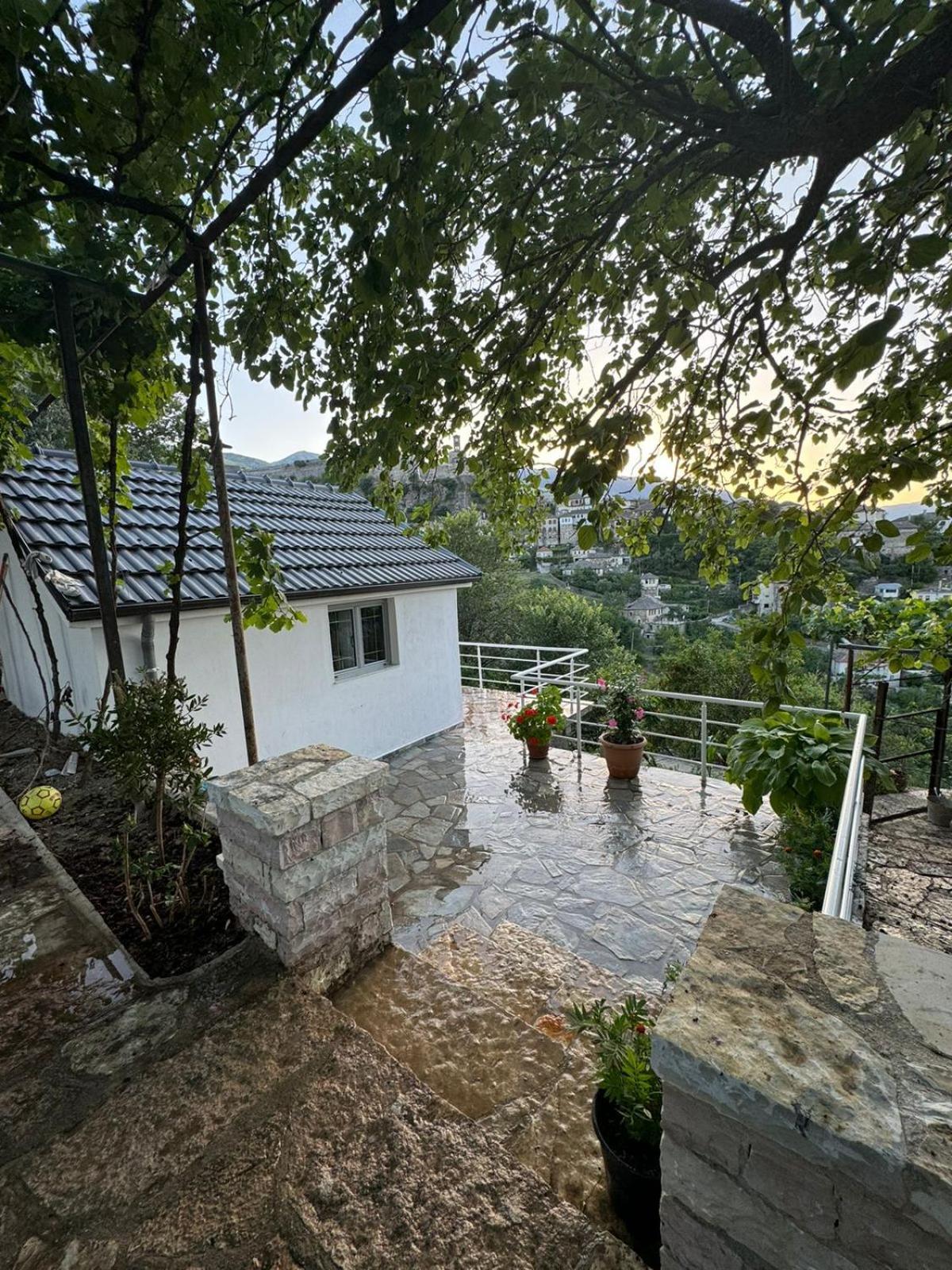 Guest House Argjiro Castle Gjirokastër Eksteriør bilde